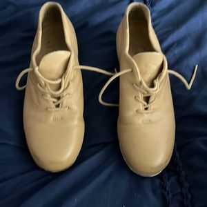 Capeizo tap shoes woman size 7 worn for one season